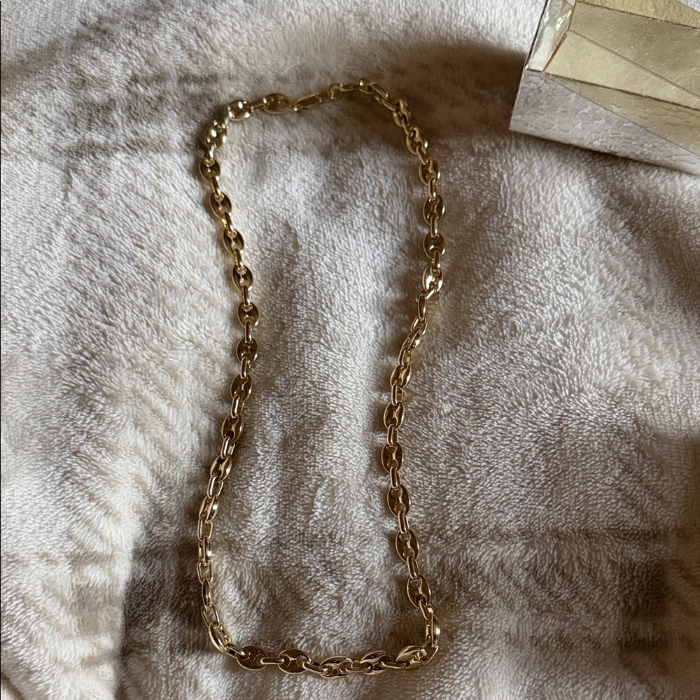 Elegant Gold Chain Necklace - Picture 2 of 3